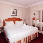 Pullman World Trade Center 4*