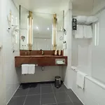 Ξενοδοχείο Pullman World Trade Center 4*