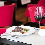 Pullman World Trade Center Hotel 4*