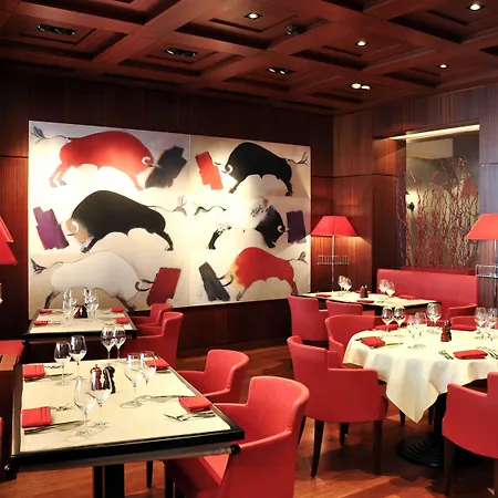 Pullman World Trade Center 4*