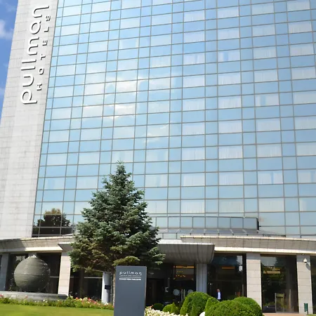 Pullman World Trade Center Otel 4*