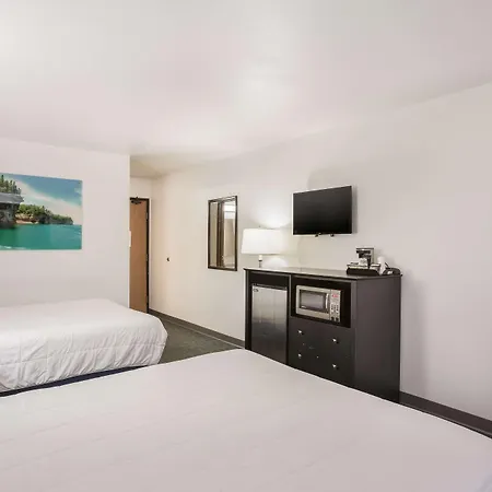 Pullman World Trade Center 4*