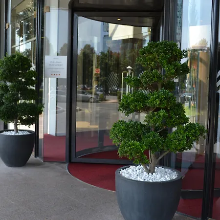 Отель Pullman World Trade Center 4*