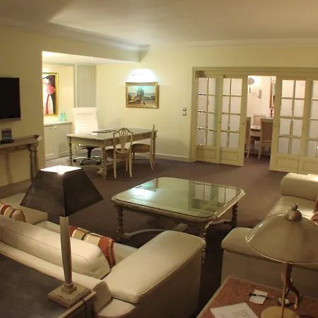 Pullman World Trade Center Hotel 4*