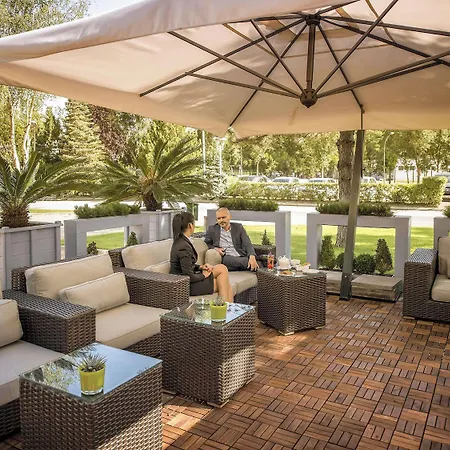 Pullman World Trade Center Hotel Boekarest