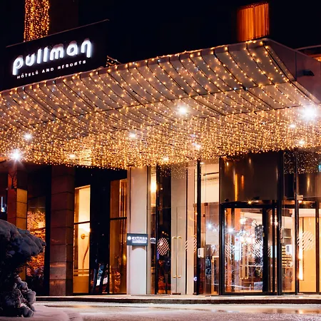 Pullman World Trade Center 4*