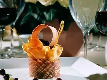 Pullman World Trade Center Hotel 4*