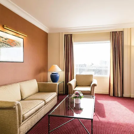 Pullman World Trade Center Hotel 4*