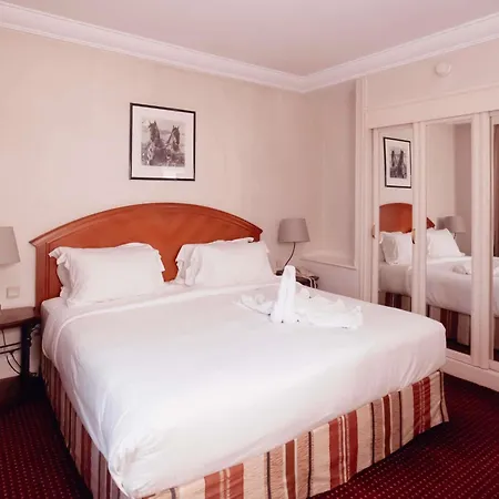 Pullman World Trade Center 4*