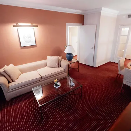 Pullman World Trade Center 4*