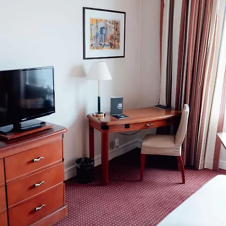 Pullman World Trade Center 4*