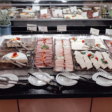 Pullman World Trade Center 4*