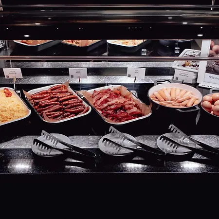 Pullman World Trade Center 4*