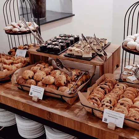 Pullman World Trade Center Отель