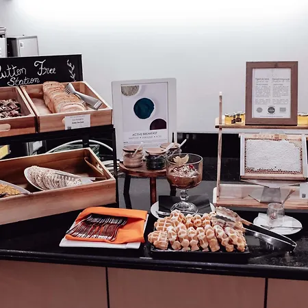 Отель Pullman World Trade Center