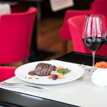 Pullman World Trade Center Hotel 4*