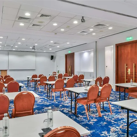 Pullman World Trade Center 4*