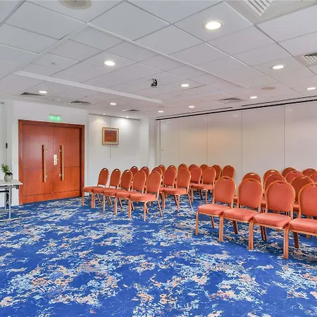 Pullman World Trade Center Otel 4*