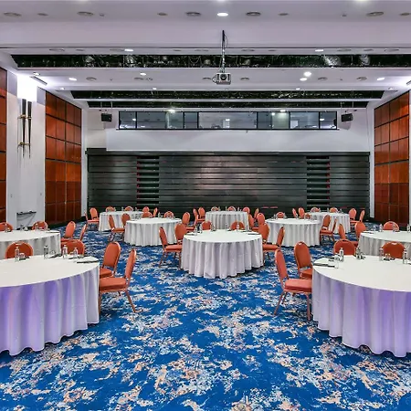 Pullman World Trade Center 4* Bükreş