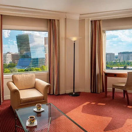 Pullman World Trade Center Hotel 4*