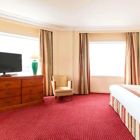 Hotel Pullman World Trade Center 4*