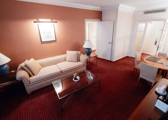 Pullman World Trade Center 4*