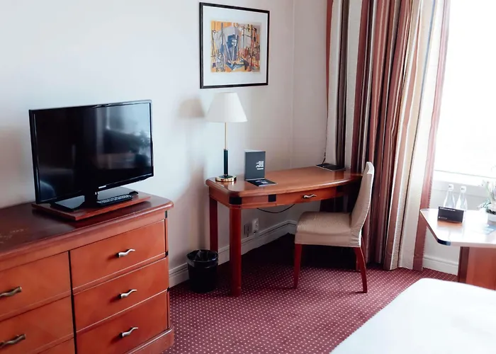 Pullman World Trade Center 4*