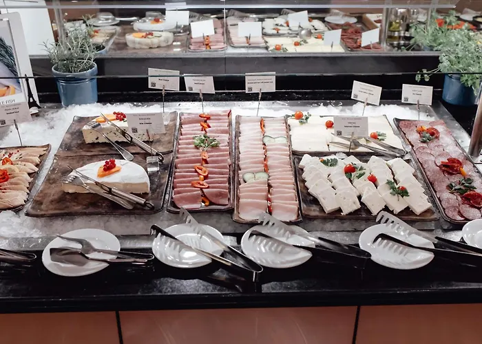 Pullman World Trade Center 4*