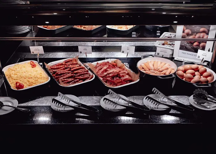 Pullman World Trade Center 4*