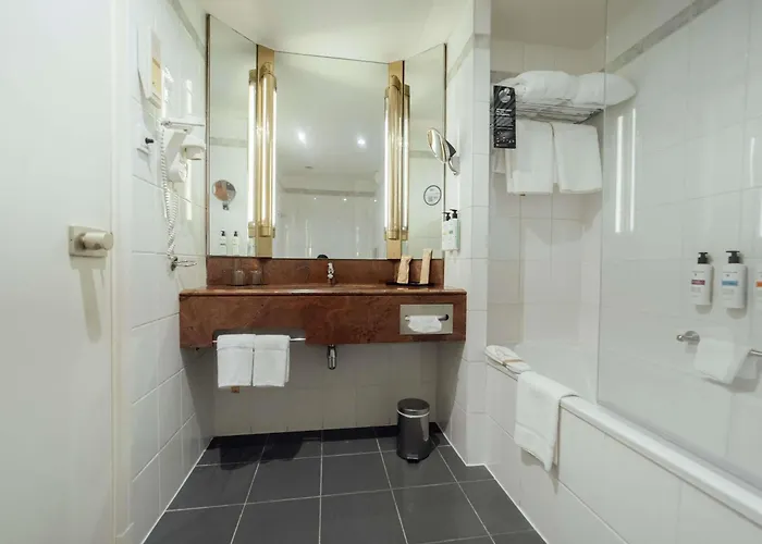 Ξενοδοχείο Pullman World Trade Center 4*