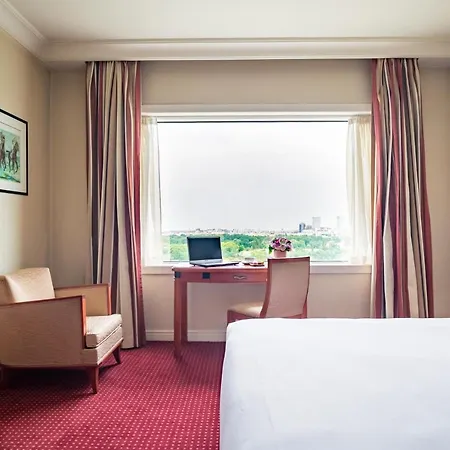 Pullman World Trade Center Hotel 4*