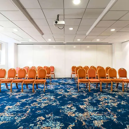 Hotel Pullman World Trade Center 4*