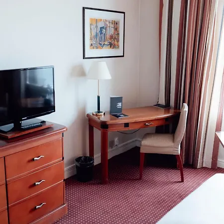 Pullman World Trade Center Hotel 4*