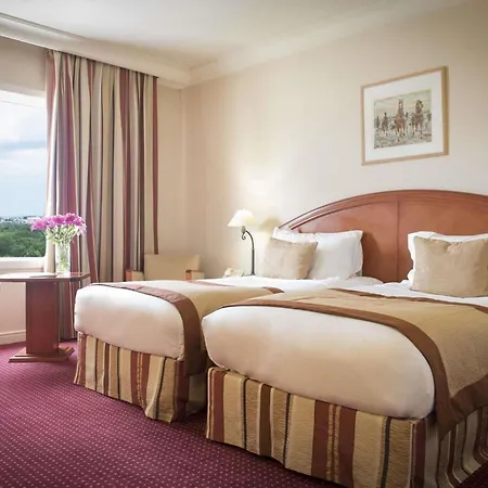 Pullman World Trade Center מלון 4*