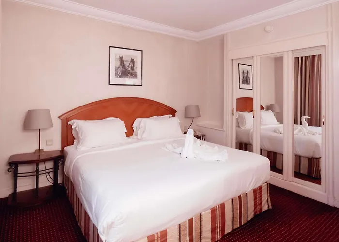 Pullman World Trade Center 4*