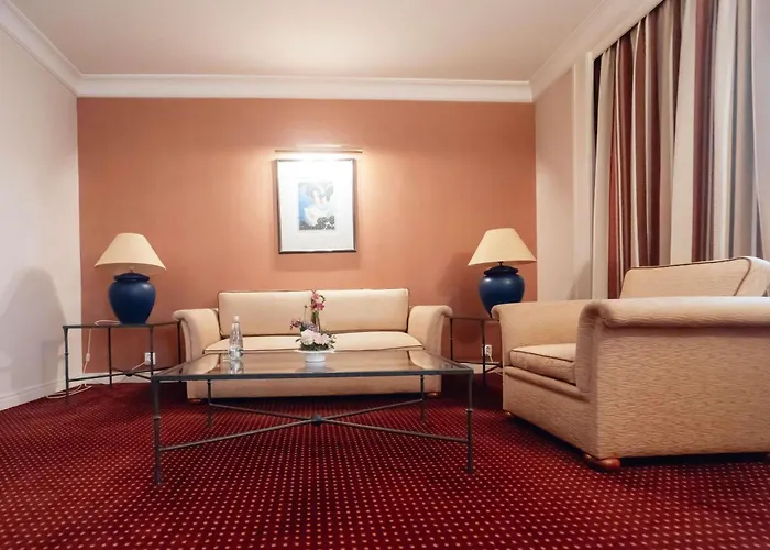 מלון Pullman World Trade Center 4*
